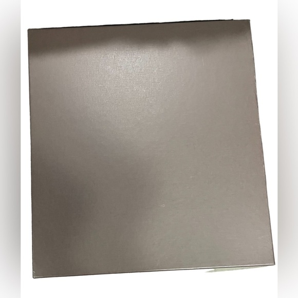 ✨Authentic Louis Vuitton Vintage
Large Storage Gift Decorative Box in Brown - Picture 2 of 16